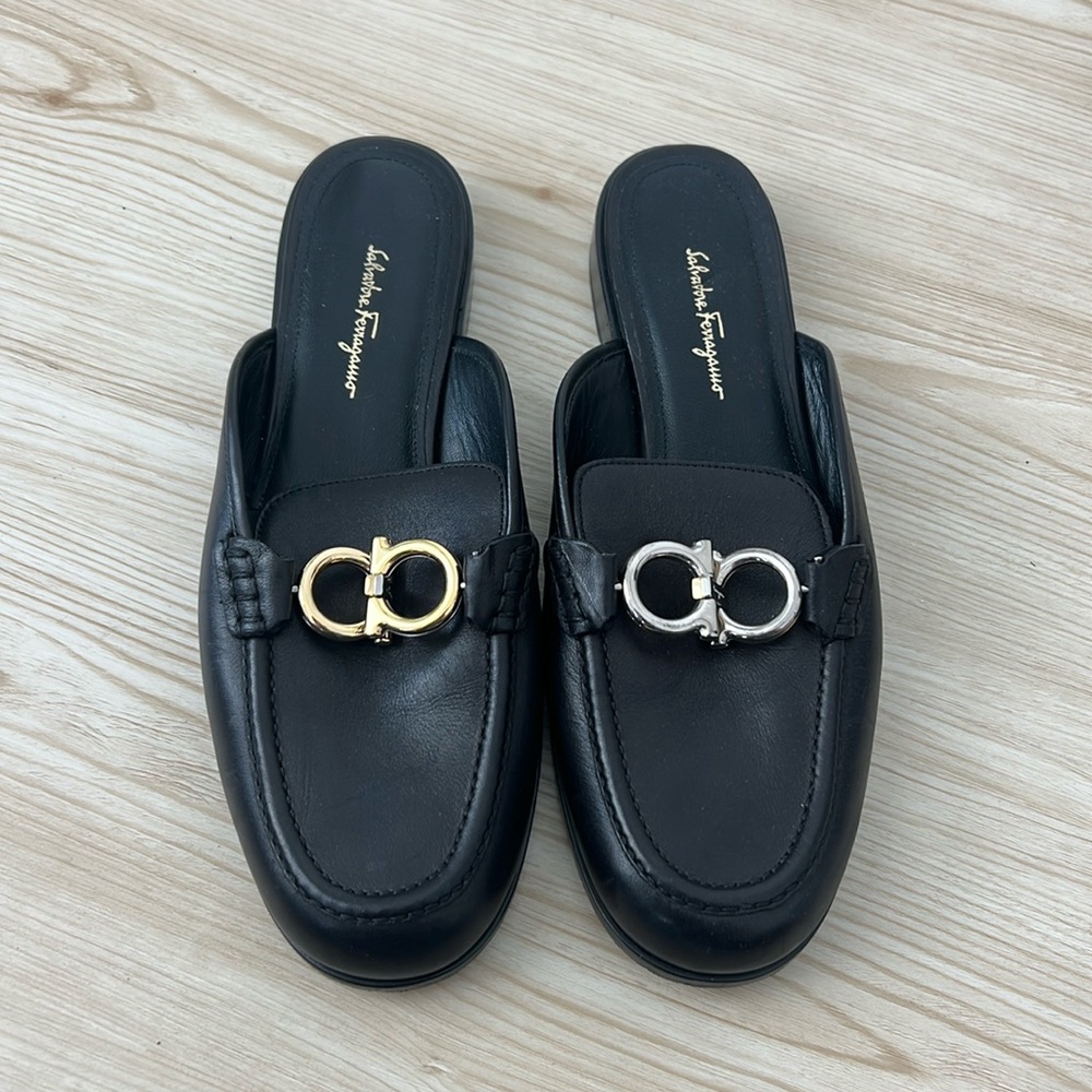 Authentic Salvatore Ferragamo black leather loafer slides Size 7